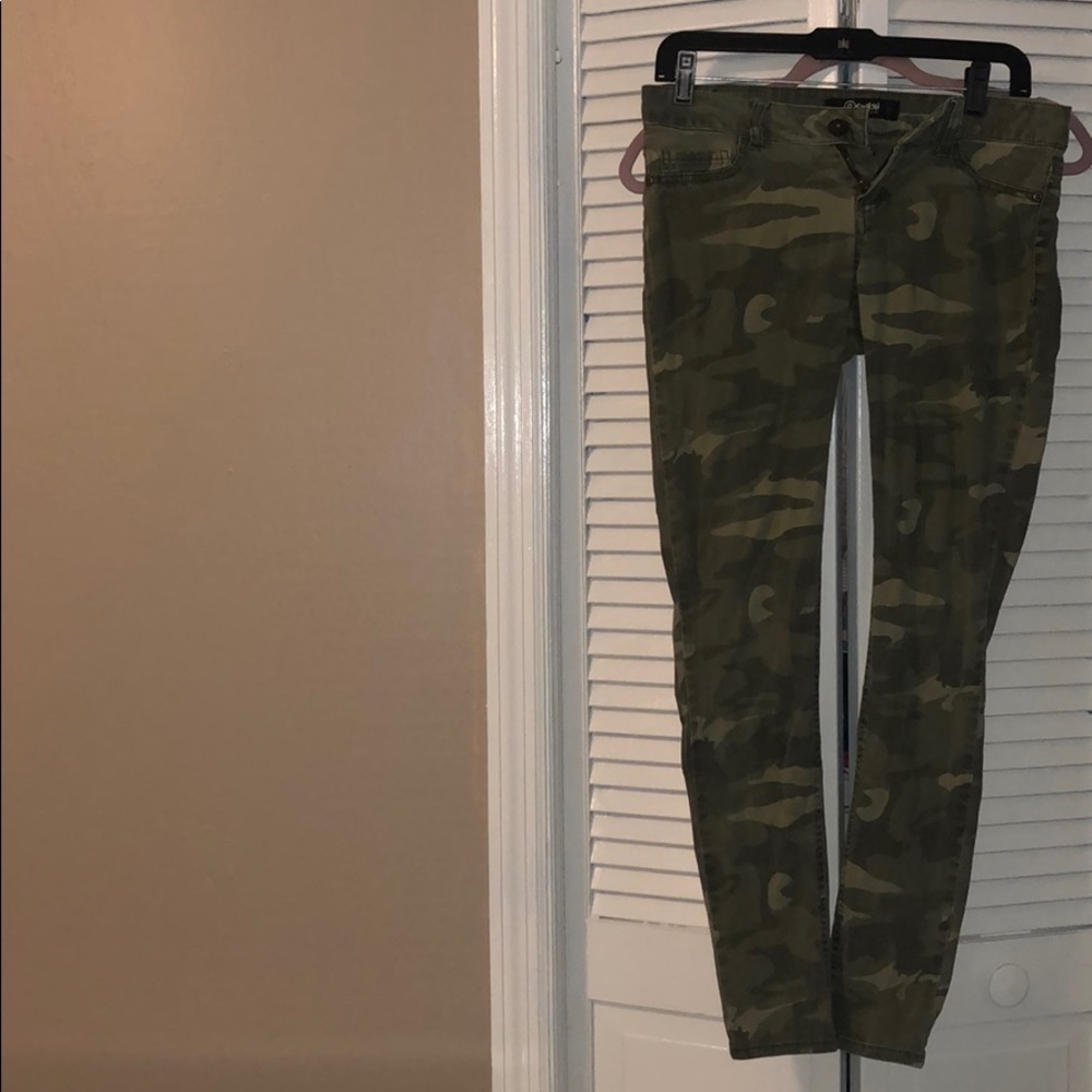 Women’s Camo Pants Sz 5